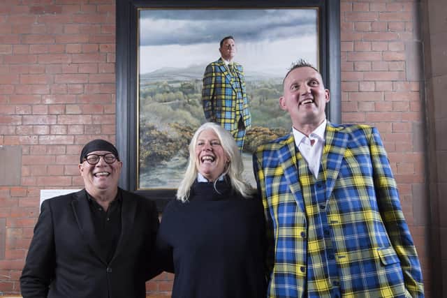 Doddie with wife Kathy and artist Gerard Burns at the unveiling. Photo: Neil Hanna