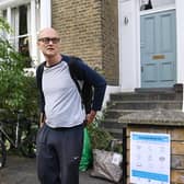 LONDON, ENGLAND - MAY 26: Chief Advisor to Prime Minister Boris Johnson, Dominic Cummings leaves his home on May 26, 2020 in London, England. On March 31st 2020 Downing Street confirmed to journalists that Dominic Cummings, senior advisor to British Prime Minister Boris Johnson, was self-isolating with COVID-19 symptoms at his home in North London. Durham police have confirmed that he was actually hundreds of miles away at his parent's house in the city having travelled with his wife and young son. (Photo by Leon Neal/Getty Images,)