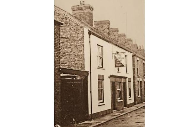 Situated at 24 Norfolk Place, this beehouse was first licensed in 1875. It closed in c1960 and was demolished with new houses built on the site.