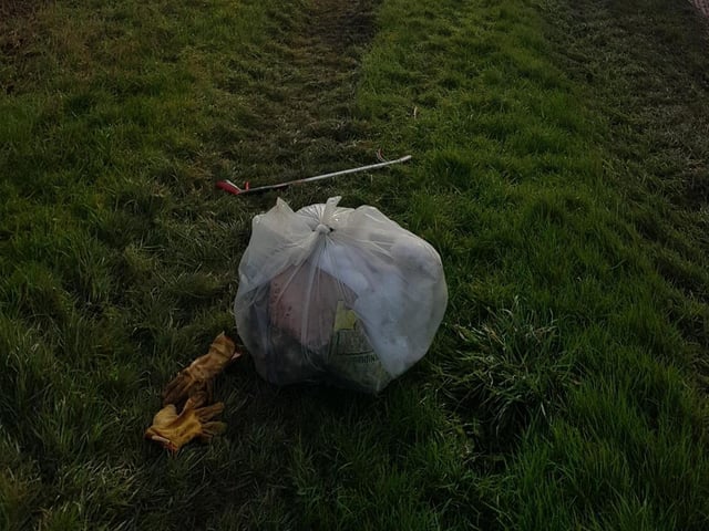 Passers-by praised the street ranger for clearing up the mess.