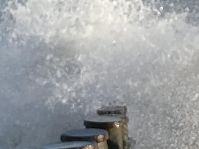 Waves at Eastbourne beach, by Sasha Hyland. SUS-220216-105051001