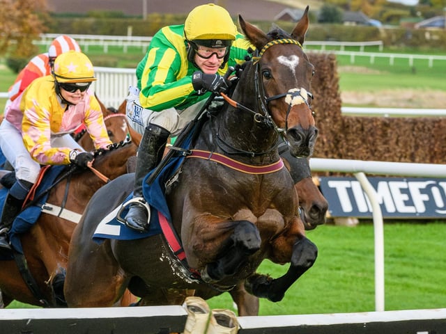 Gregor Walkingshaw on Lets Mingle at Kelso Racecourse on Saturday (Photo: Alan Raeburn/Kelso Races)