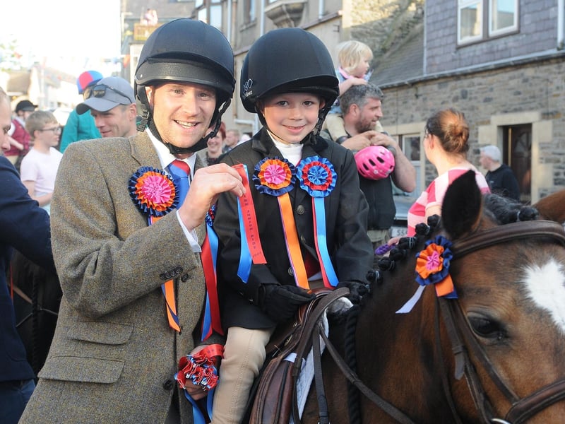 Thomas Bell gives Callum Squance his ribbons for doing the ride.