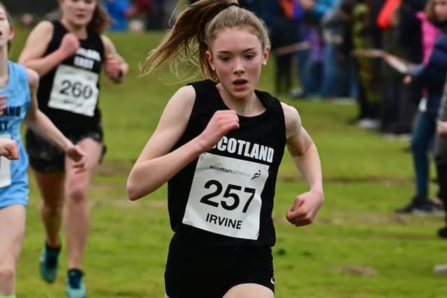 Gala Harrier Erin Gray taking part in the under-15 girls' cross-country race at Irvine (Photo: Neil Renton)