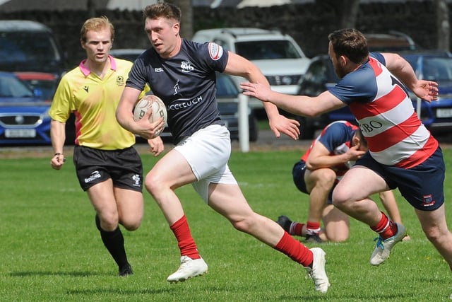Josh Welsh on the attack during the hosts' 31-7 round-one knockout of Peebles at Saturday's Selkirk Sevens (Photo: Grant Kinghorn)