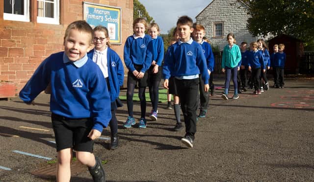 Ancrum Primary School pupils walk the walk. (Photo: Bill McBurnie)
