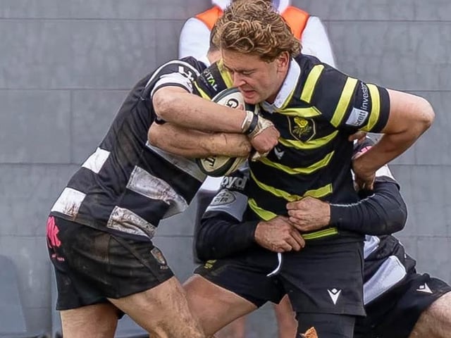 Full-back Callum Anderson on the attack for Melrose as they lost 39-22 away to Kelso at Poynder Park on Saturday (Photo: Andy McLean)