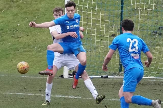 Vale of Leithen defender Murray Wilson challenging Musselburgh Athletic's Nathan Evans (Pic: David Wilson)