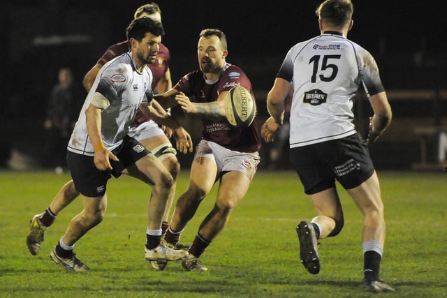 Ross Nixon passing to Josh Welsh during Gala's 32-12 Border League win at home to Selkirk on Friday (Photo: Grant Kinghorn)