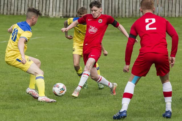 Ryan Prentice on the attack for Hawick Royal Albert at home to Craigroyston at the weekend (Pic: Bill McBurnie)
