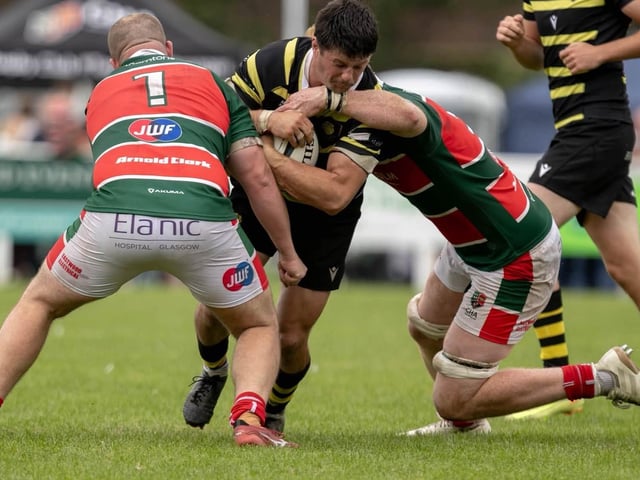 Patrick Anderson on the ball for Melrose during their 34-31 win away to Glasgow Hutchesons’ Aloysians on Saturday (Photo: Andy McLean)