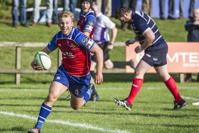 Jed-Forest winger Mason Cullen on his way to scoring a try against Musselburgh (Pic: Bill McBurnie)