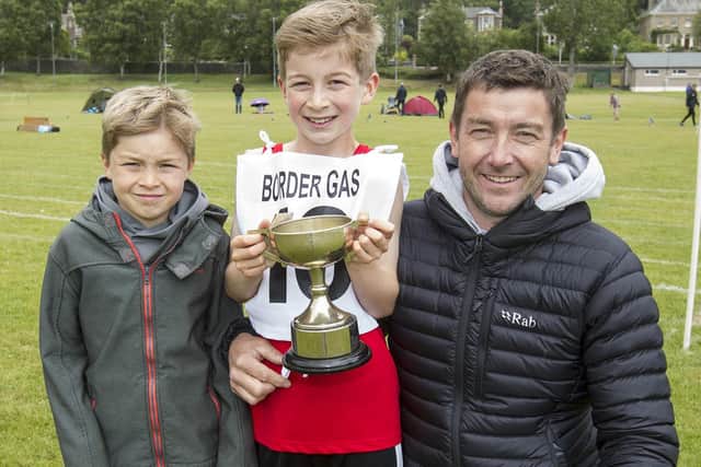 1,600m youth race winner Archie Scott, of Kelso, with brother Cameron and dad Steven