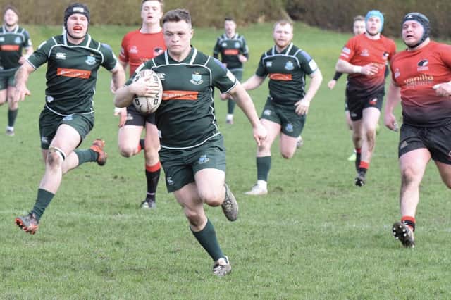 Calum Renwick on the attack during Hawick's 39-21 win at Glasgow Hawks on Saturday, their 17th league victory on the bounce (Photo: Malcolm Grant)