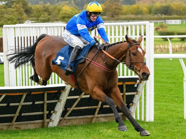 Gregor Walkingshaw on Jessmarvel at Kelso Racecourse on Saturday (Photo: Alan Raeburn/Kelso Races)