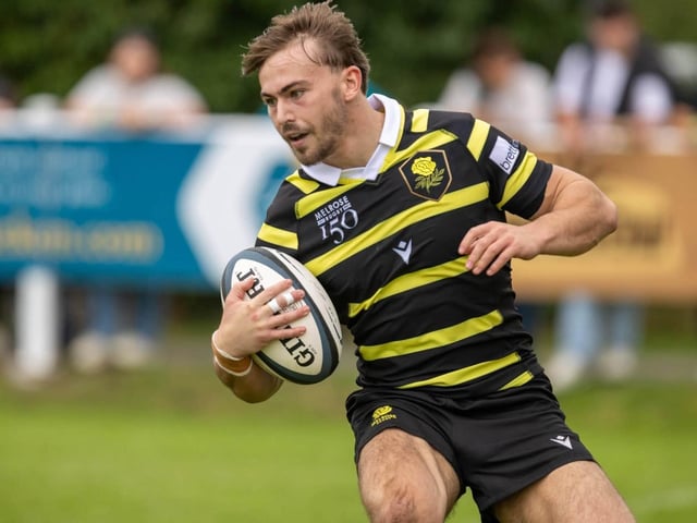 Finn Douglas in possession for Melrose during their 34-31 win away to Glasgow Hutchesons’ Aloysians on Saturday (Photo: Andy McLean)