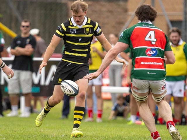 Fly-half Luke Townsend taking a kick for Melrose during their 34-31 win away to Glasgow Hutchesons’ Aloysians on Saturday (Photo: Andy McLean)