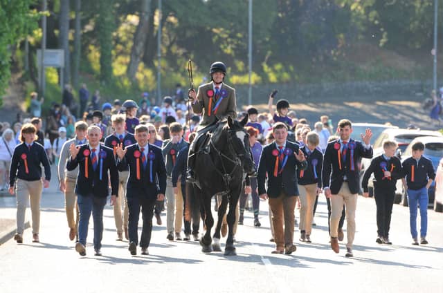 Thomas Bell and the Attendants lead the way up the Green.