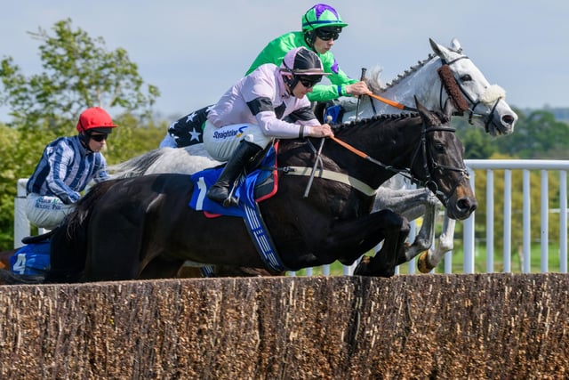 Hawick jockeys Craig Nichol and Bruce Lynn respectively on Rose Dobbin's Captain Quint, front, and Nick Alexander's Everyday Champagne at Kelso Racecourse's meeting on Wednesday (Photo: Alan Raeburn)