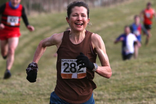 Edinburgh's Claire Gordon clocked 27:53, placing 25th at Denholm's Borders Cross-Country Series meeting on Sunday