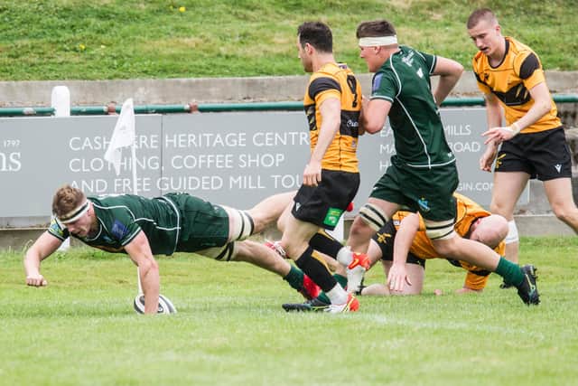 Hawick No 8 Jae Linton scoring a try against Currie Chieftains (Photo: Bill McBurnie)