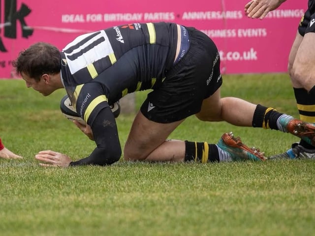 Donald Crawford scoring a try for Melrose as they lost 39-22 away to Kelso at Poynder Park on Saturday (Photo: Andy McLean)