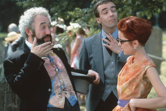 Charlotte Coleman, Simon Callow and John Hannah in Four Weddings and A Funeral