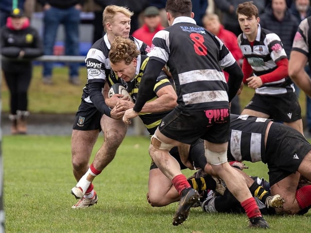 Full-back Callum Anderson in action for Melrose as they lost 39-22 away to Kelso at Poynder Park on Saturday (Photo: Andy McLean)
