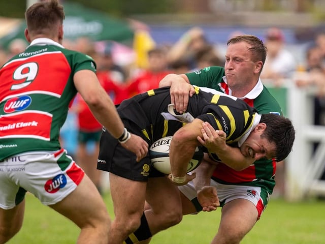 Patrick Anderson on the ball for Melrose during their 34-31 win away to Glasgow Hutchesons’ Aloysians on Saturday (Photo: Andy McLean)