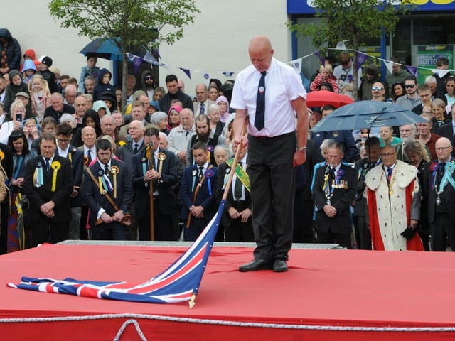 Ex-Soldiers standard bearer William Mein dips his flag.
