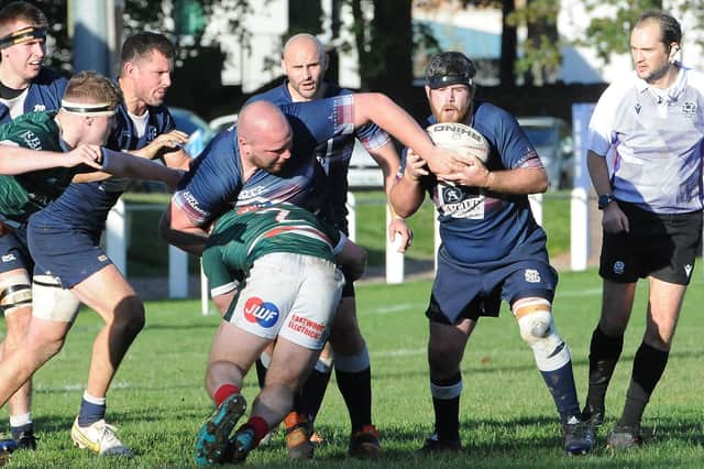Selkirk's Zen Szwagrzak handing the ball to fellow front-rower Bruce Riddell during their side's 28-14 victory at home to Glasgow Hutchesons' Aloysians on Saturday (Photo: Grant Kinghorn)