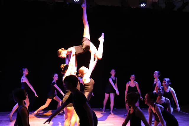 The Fiona Henderson School of Dance thrilled their audience in Edinburgh on Monday.