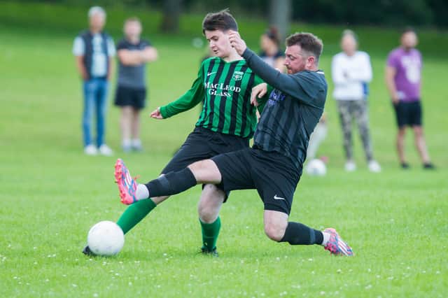 Grant Gass for Hawick Waverley and Nikki Stavert for Hawick Legion in action on Tuesday night (Photo: Bill McBurnie)