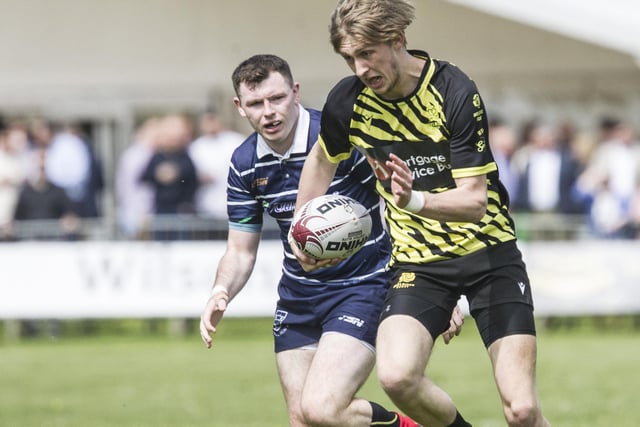 Hamish Weir playing for Melrose against Musselburgh at Jed-Forest Sevens