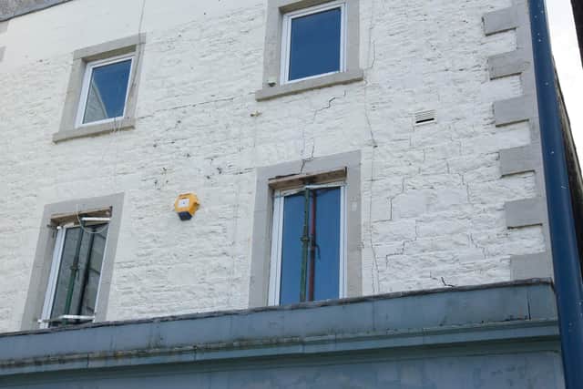 Cracks can be seen at the old Cross Keys Inn, Selkirk. (photo: BILL McBURNIE)