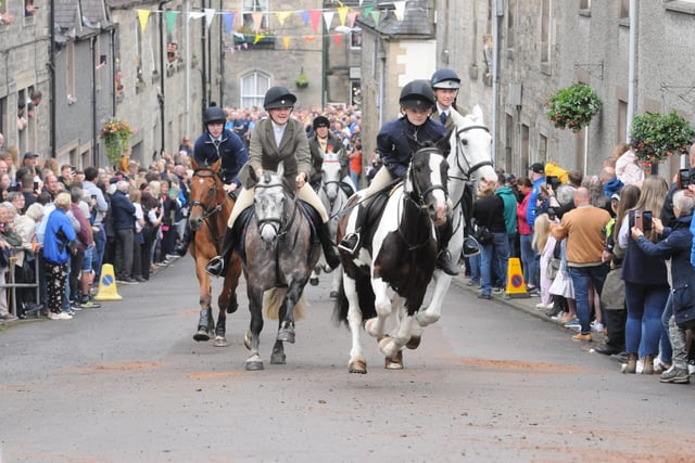 Youngsters canter up the Kirk Wynd.