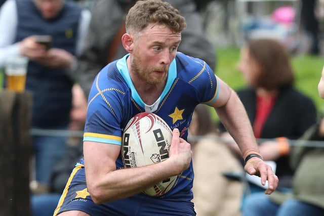 Scott Wight in possession for Auld Stars during their 22-7 last-eight win against Edinburgh Academical at Sunday's Earlston Sevens (Photo: Brian Sutherland)