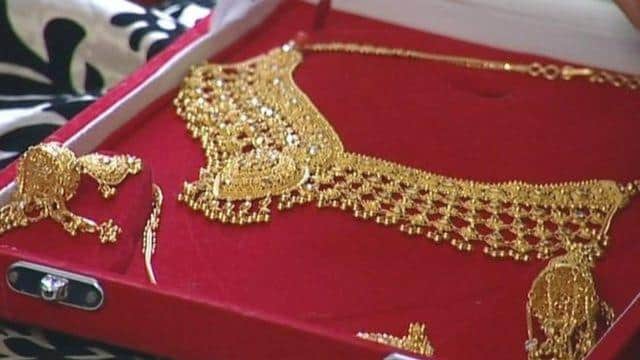 Asian gold worth £600,000 was stolen in a series of break-ins in Glasgow in 2017.