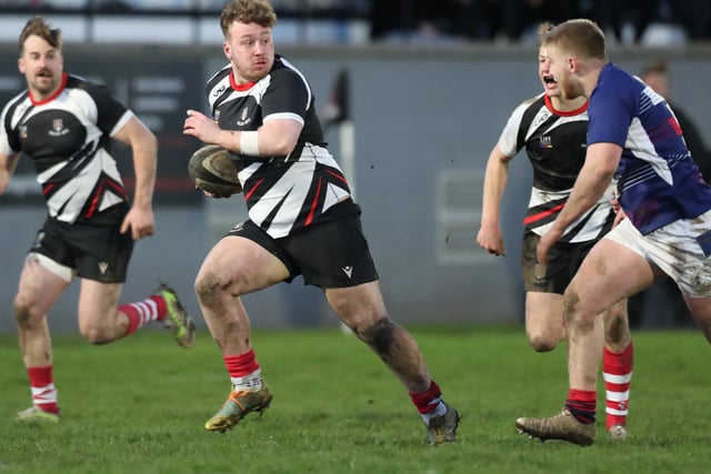 James Glendinning on the ball during Kelso Sharks' 40-0 semi-final win against Earlston at this year's John Laing Sevens at Poynder Park (Photo: Brian Sutherland)