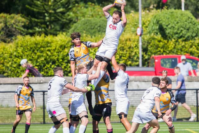 Neil Irvine-Hess getting up high for Southern Knights against Ayrshire Bulls (Photo: Bill McBurnie)
