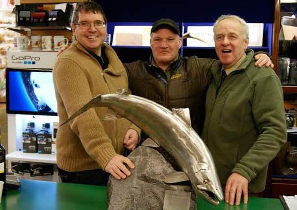 SBBN First Salmon taken on Tweed 2016

L-R Tom Pilcher (Tweedside Tackle), Billy Jack (head boatman), Bob Miller (fisher)