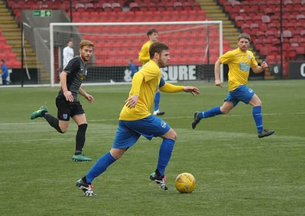 Selkirk held on despite two red cards agaisnt Cumbernauld Colts, in yellow.