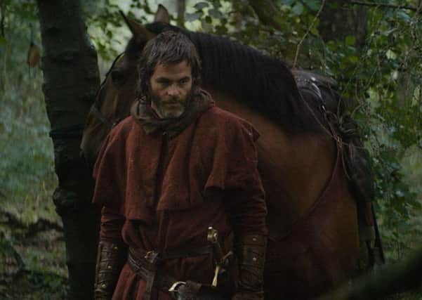 Chris Pine as Robert the Bruce in Outlaw King.