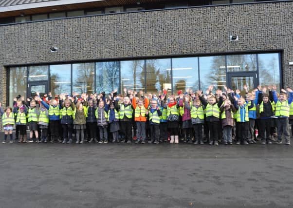 Pupils of Kelso's Broomlands Primary School have been given a tour of the new building they are about to move into.
