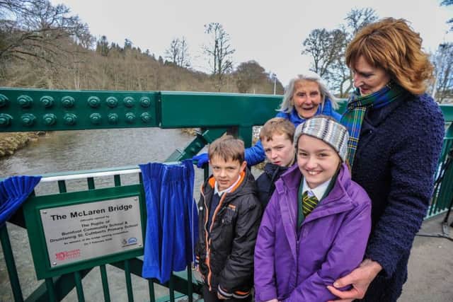 Bette McLaren and daughter Linda Lawson join children in unveiling the name of the McLaren Bridge in  Wilton Park.