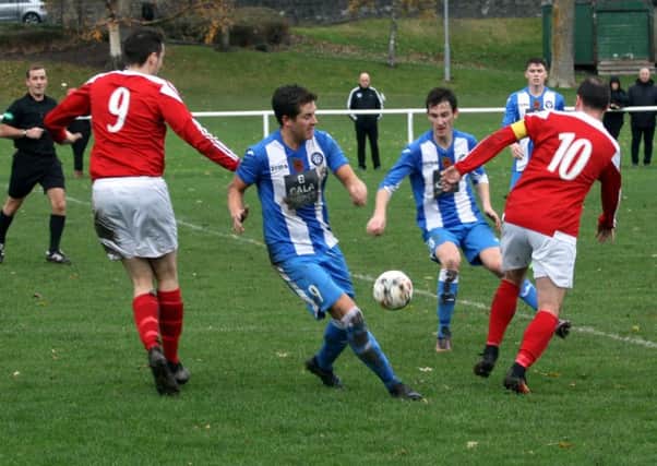 Peebles Rovers, in red, try to close down a Penicuik move (picture by Jim Dick).