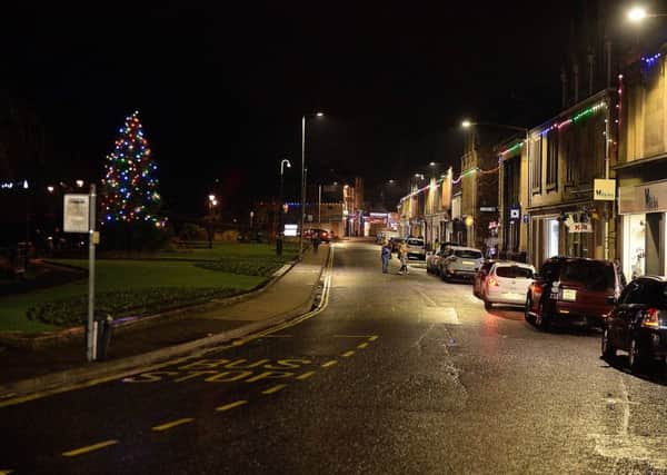 While other Borders towns drew crowds to their Christmas lights switch-on events, Bank St in Galashiels was quiet on Saturday evening.