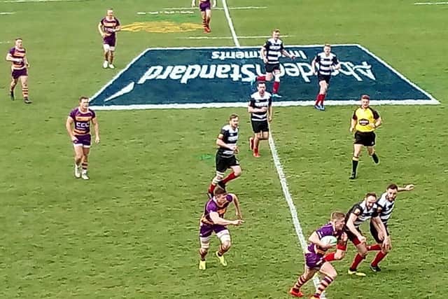 Action from the first round, as Kelso, in black and white, take on Marr.