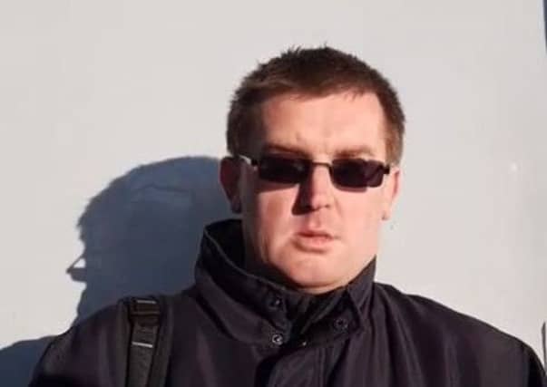 Peter Mulvey is filmed by Wolfpack UK. screengrab