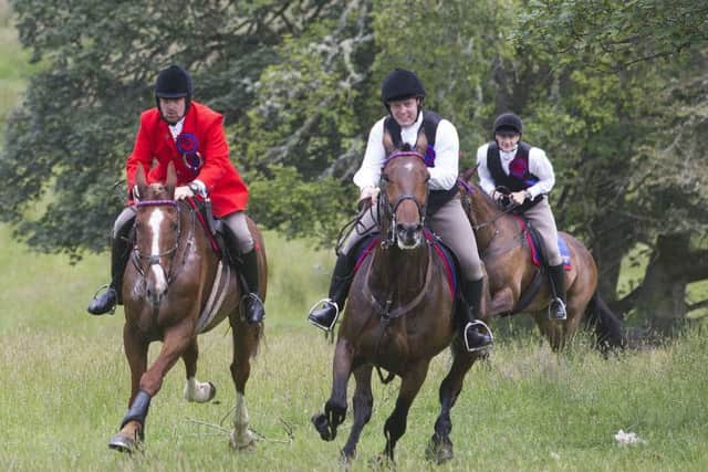 Herald Rob Reid and Callant Euan Munro lead the cavalcade to Redesire.